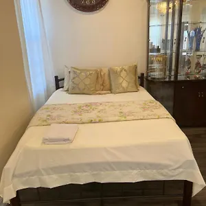 A Cheap Family In Queens Guest house