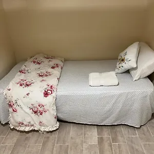 A Cozy In Queens Guest house
