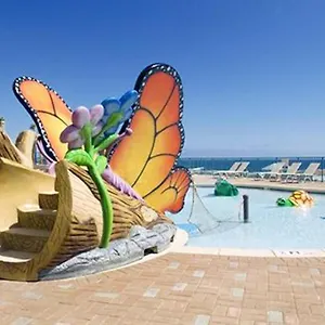 Aparthotel Laketown Wharf Resort: Family-friendly Beachfront With Views 