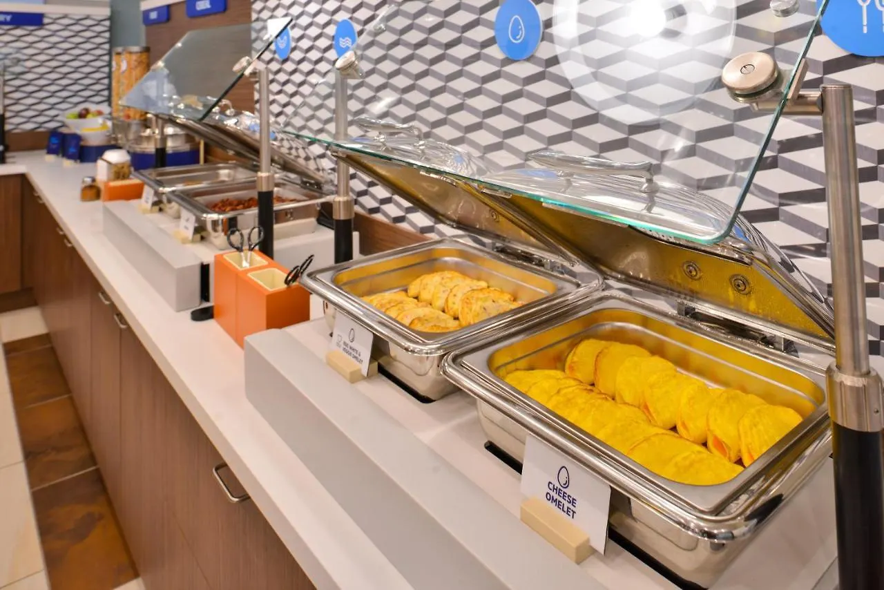 Holiday Inn Express & Suites Woodside Laguardia Airport نيو يورك