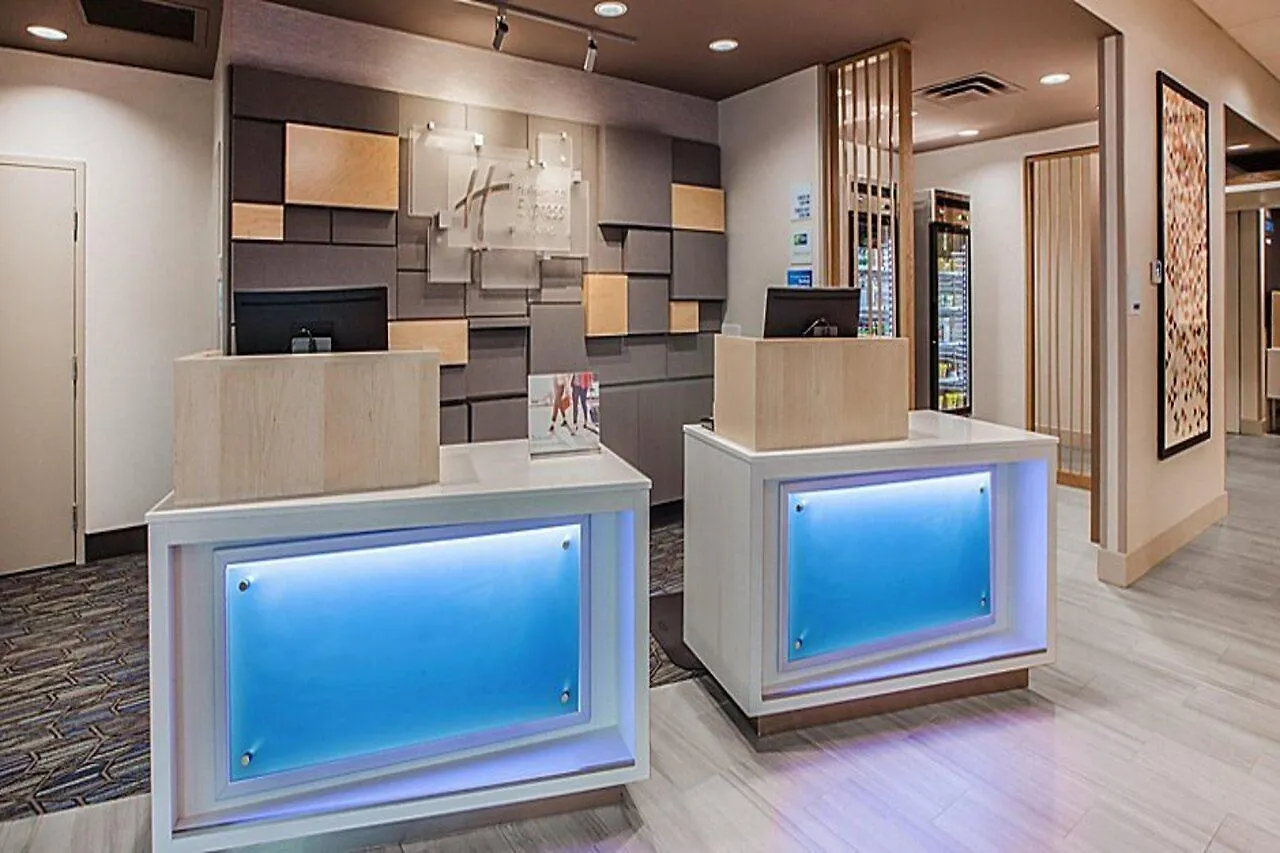 Holiday Inn Express & Suites Woodside Laguardia Airport New York Hotel