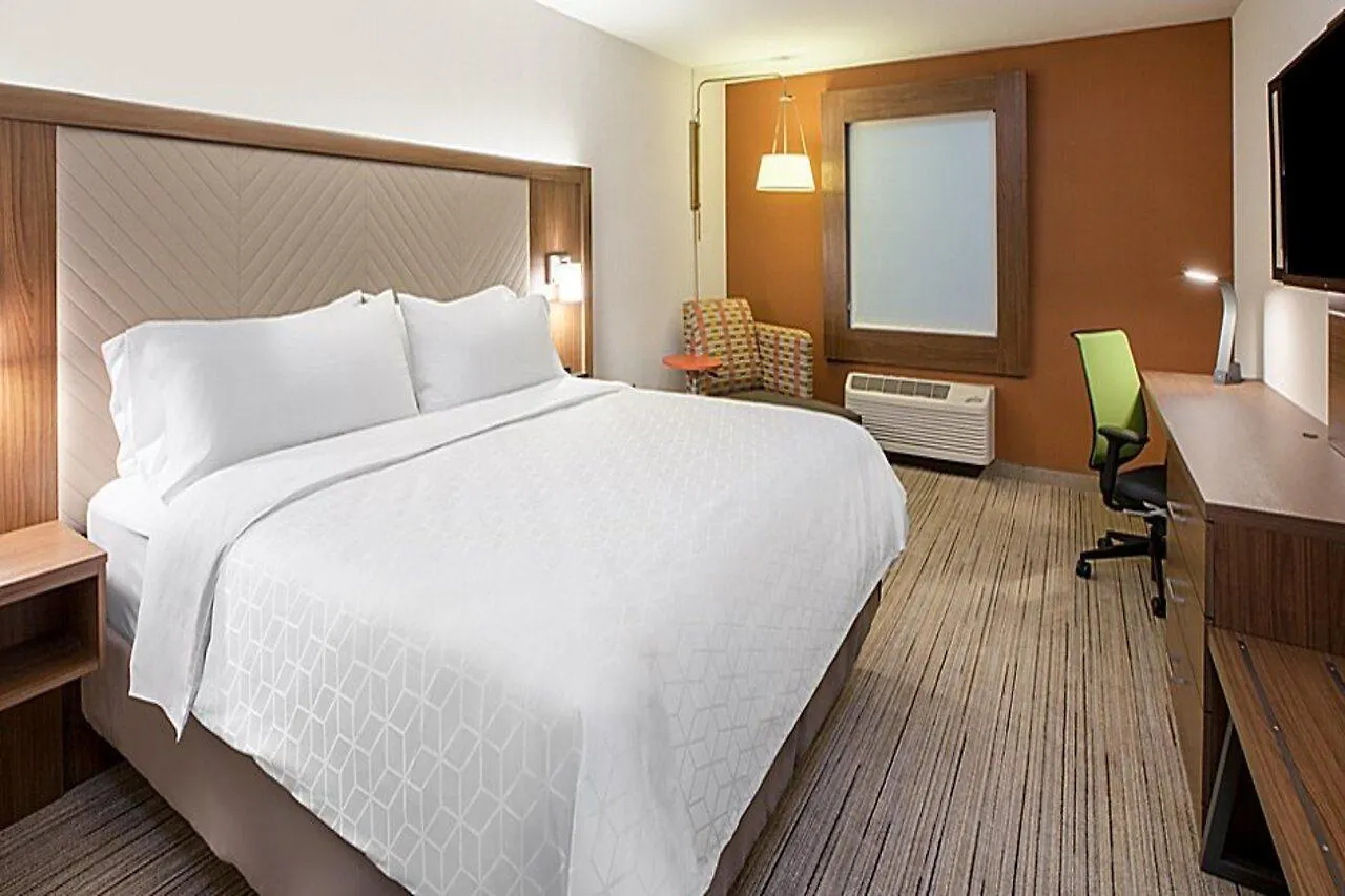 Holiday Inn Express & Suites Woodside Laguardia Airport New York