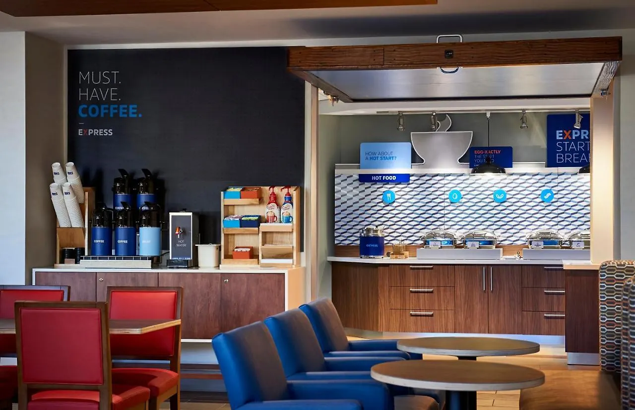 Holiday Inn Express & Suites Woodside Laguardia Airport New York ABD