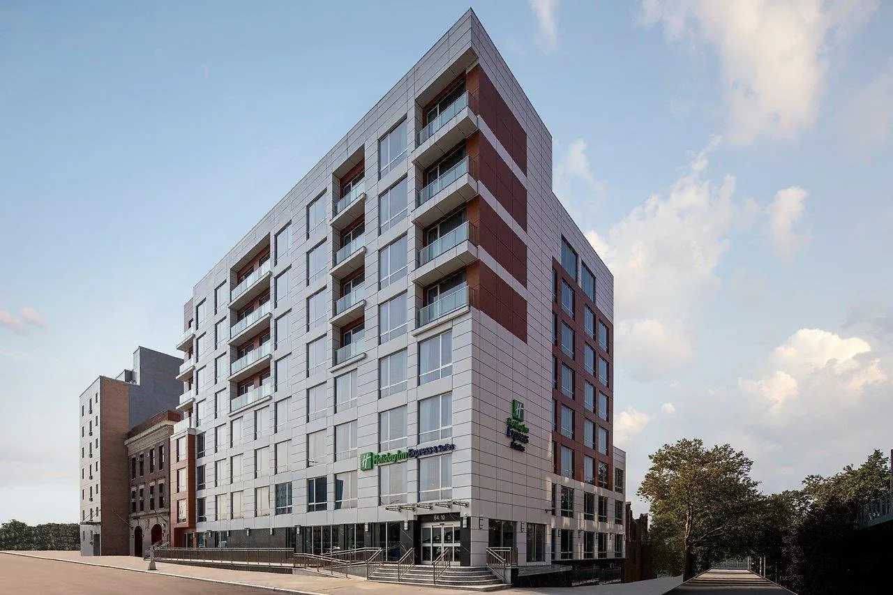Holiday Inn Express & Suites Woodside Laguardia Airport New York